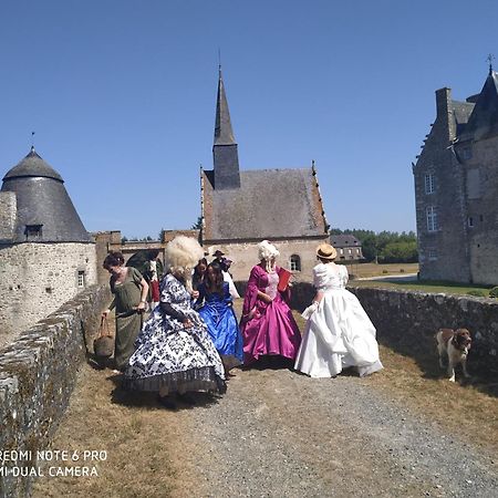 Chateau De Bourgon Montourtier Kültér fotó